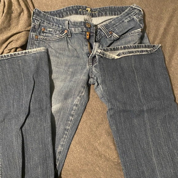 7FAMK - Picture 1 of 2